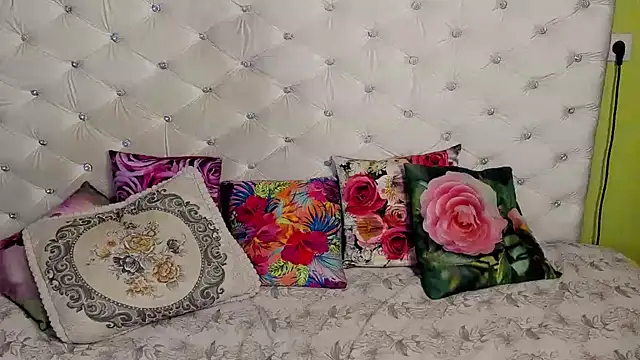 Snapshot of DoraMay chatting on 11-07-25, 07:58 DoraMay online show from 11-07-25, 07:58