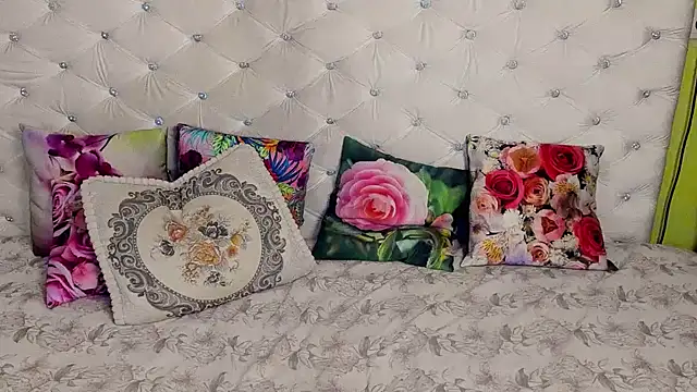 Snapshot of DoraMay chatting on 11-24-25, 07:35 DoraMay online show from 11-24-25, 07:35