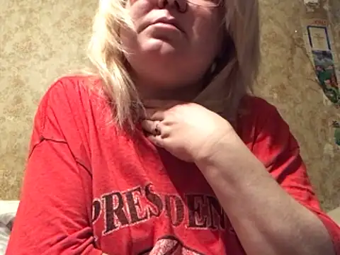 Snapshot of DoraMay chatting on 02-04-26, 08:47 DoraMay online show from 02-04-26, 08:47