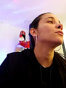 miaeyes online show from 12-30-24, 03:57