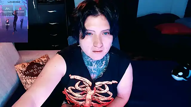 Marieblueeyes online show from 10-11-25, 04:44