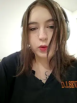 Yammy Yumi online show from 10-31-25, 04:13