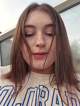 Yammy Yumi online show from 11-30-25, 05:22