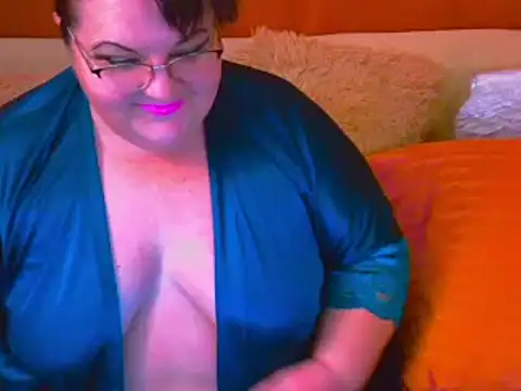 Snapshot of SinlessHeavy chatting on 02-26-25, 10:53 SinlessHeavy online show from 02-26-25, 10:53