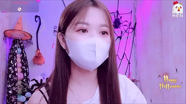 Snapshot of hen237 chatting on 10-24-25, 10:06 hen237 online show from 10-24-25, 10:06