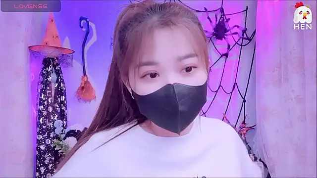 Snapshot of hen237 chatting on 11-02-25, 12:35 hen237 online show from 11-02-25, 12:35