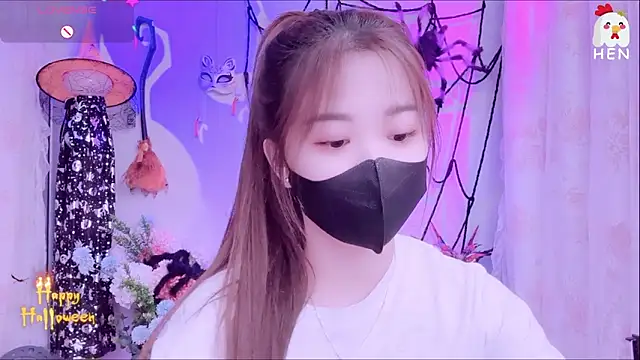 Snapshot of hen237 chatting on 11-05-25, 11:27 hen237 online show from 11-05-25, 11:27