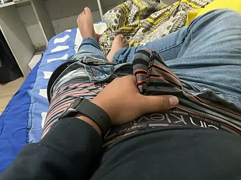 Snapshot of elvis0966 chatting on 03-22-25, 02:25 elvis0966 online show from 03-22-25, 02:25