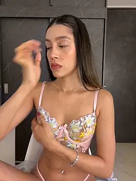 Snapshot of SelenaStone chatting on 12-22-24, 12:39 SelenaStone online show from 12-22-24, 12:39