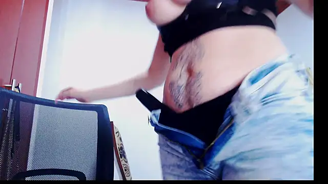 Snapshot of A_R_Y_ chatting on 10-19-25, 06:30 A R Y online show from 10-19-25, 06:30