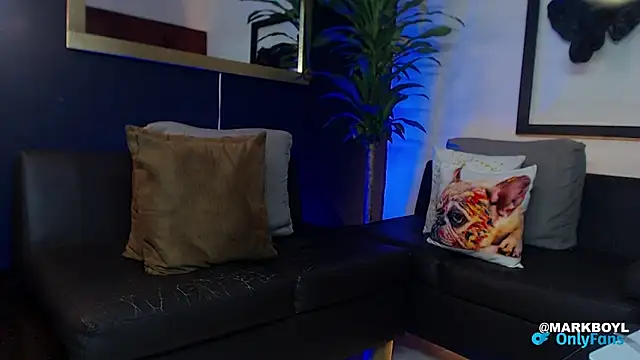 Snapshot of Markboyl chatting on 12-14-24, 01:05 Markboyl online show from 12-14-24, 01:05