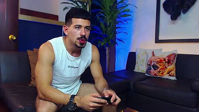 Snapshot of Markboyl chatting on 01-08-25, 02:56 Markboyl online show from 01-08-25, 02:56