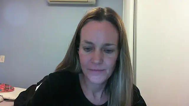 Snapshot of Annylove1 chatting on 09-27-25, 12:04 Annylove1 online show from 09-27-25, 12:04