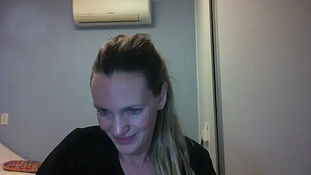 Snapshot of Annylove1 chatting on 10-05-25, 12:31 Annylove1 online show from 10-05-25, 12:31