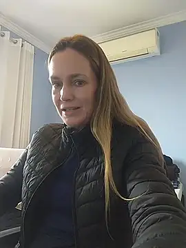 Snapshot of Annylove1 chatting on 10-08-25, 04:15 Annylove1 online show from 10-08-25, 04:15