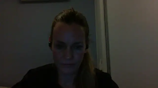 Snapshot of Annylove1 chatting on 10-09-25, 10:52 Annylove1 online show from 10-09-25, 10:52