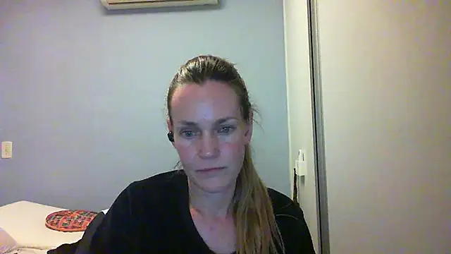 Snapshot of Annylove1 chatting on 10-13-25, 12:21 Annylove1 online show from 10-13-25, 12:21