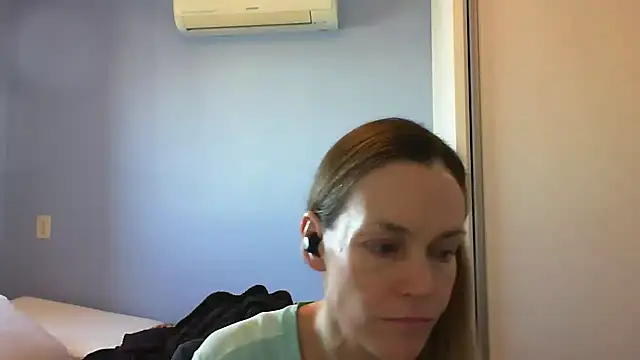Snapshot of Annylove1 chatting on 10-17-25, 10:40 Annylove1 online show from 10-17-25, 10:40