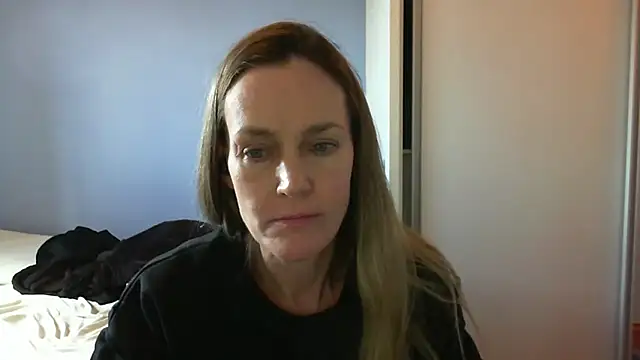 Snapshot of Annylove1 chatting on 10-20-25, 03:45 Annylove1 online show from 10-20-25, 03:45