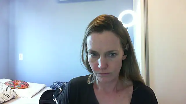 Snapshot of Annylove1 chatting on 10-27-25, 03:49 Annylove1 online show from 10-27-25, 03:49