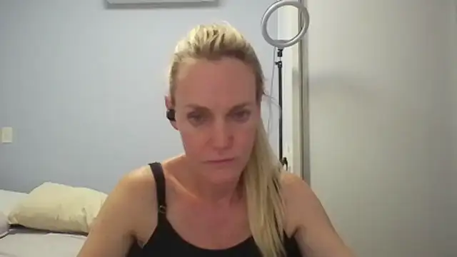 Snapshot of Annylove1 chatting on 01-11-26, 12:26 Annylove1 online show from 01-11-26, 12:26