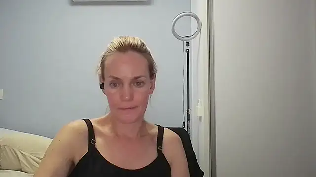 Snapshot of Annylove1 chatting on 02-20-26, 12:18 Annylove1 online show from 02-20-26, 12:18