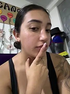 Hannahoff online show from 03-07-25, 03:19