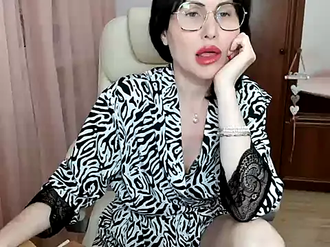 Snapshot of Alyona_Alex chatting on 05-05-26, 04:48 Alyona Alex online show from 05-05-26, 04:48