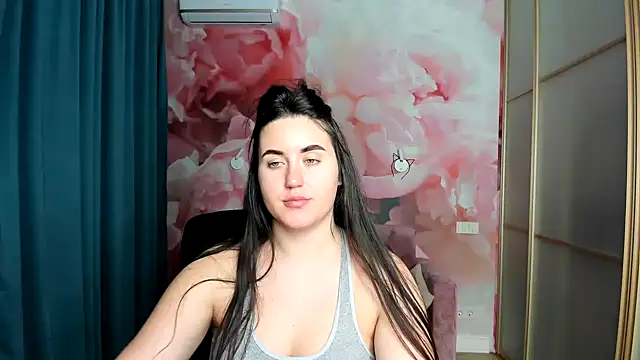 Snapshot of Roxie_Bradley chatting on 12-15-24, 05:02 Roxie Bradley online show from 12-15-24, 05:02