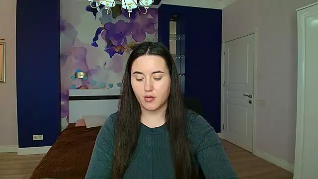 Snapshot of Roxie_Bradley chatting on 12-18-24, 10:30 Roxie Bradley online show from 12-18-24, 10:30