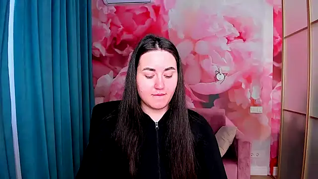 Snapshot of Roxie_Bradley chatting on 12-26-24, 07:03 Roxie Bradley online show from 12-26-24, 07:03