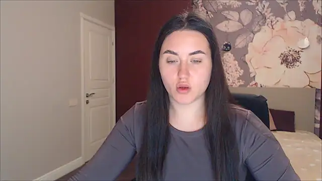 Snapshot of Roxie_Bradley chatting on 12-27-24, 08:56 Roxie Bradley online show from 12-27-24, 08:56