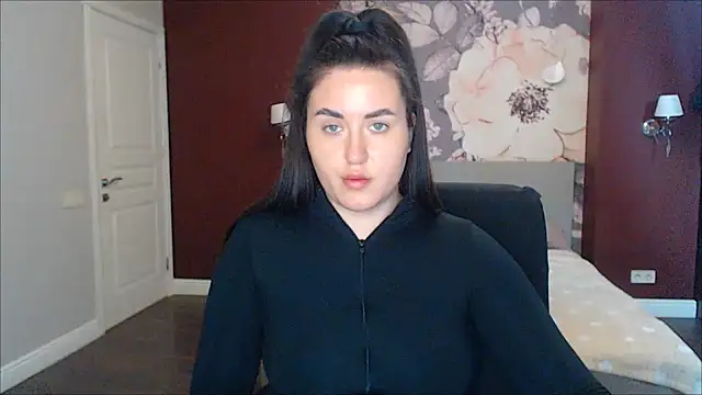 Snapshot of Roxie_Bradley chatting on 01-17-25, 09:39 Roxie Bradley online show from 01-17-25, 09:39