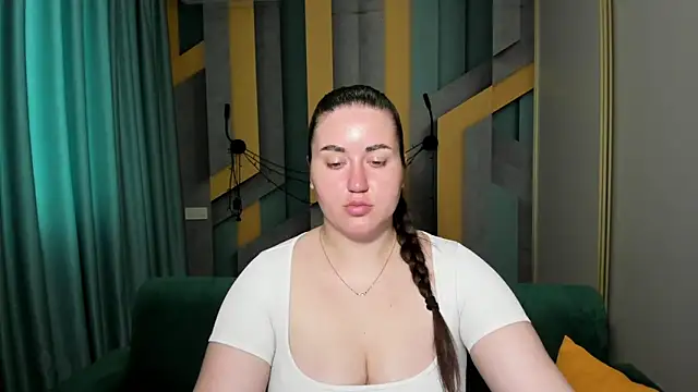 Roxie Bradley online show from 06-03-26, 05:43