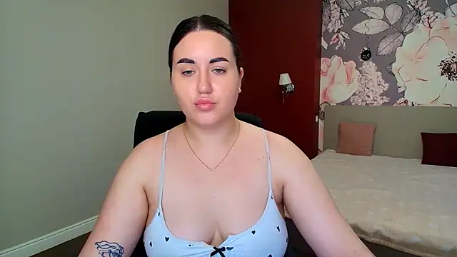 Roxie Bradley online show from 06-10-26, 05:39
