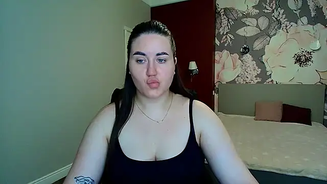 Roxie Bradley online show from 07-13-26, 05:32