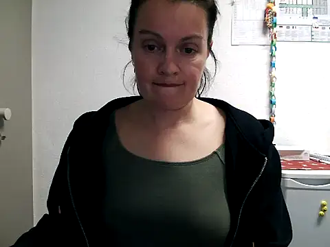 LoveNBloom online show from 03-19-25, 06:55