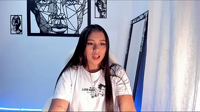 Snapshot of Ciara8 chatting on 03-01-25, 02:48 Ciara8 online show from 03-01-25, 02:48