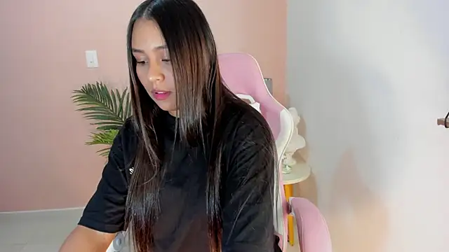 Snapshot of Ciara8 chatting on 10-04-25, 02:20 Ciara8 online show from 10-04-25, 02:20