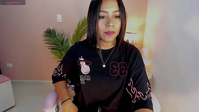 Snapshot of Ciara8 chatting on 10-21-25, 07:25 Ciara8 online show from 10-21-25, 07:25