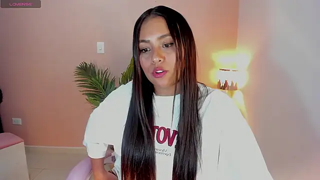 Snapshot of Ciara8 chatting on 11-15-25, 09:54 Ciara8 online show from 11-15-25, 09:54