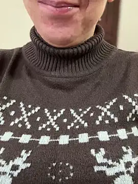 Snapshot of sweetmystery1 chatting on 12-28-24, 01:49 sweetmystery1 online show from 12-28-24, 01:49