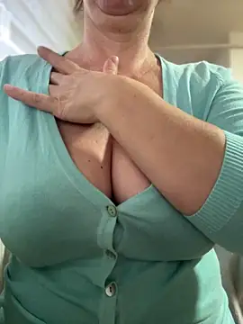 Snapshot of sweetmystery1 chatting on 12-22-25, 01:41 sweetmystery1 online show from 12-22-25, 01:41