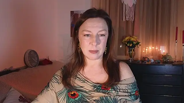 vanessawis  online show from 12-15-25, 12:15