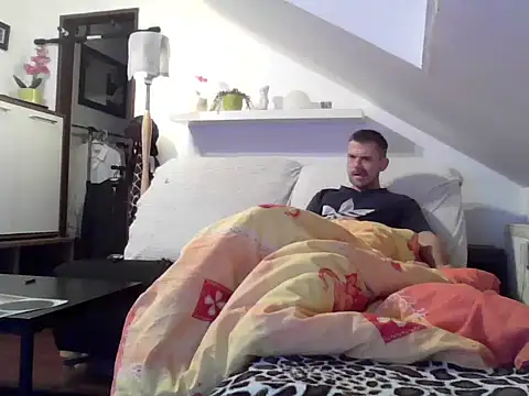 Snapshot of Cambitchboy chatting on 12-17-25, 05:13 Cambitchboy online show from 12-17-25, 05:13