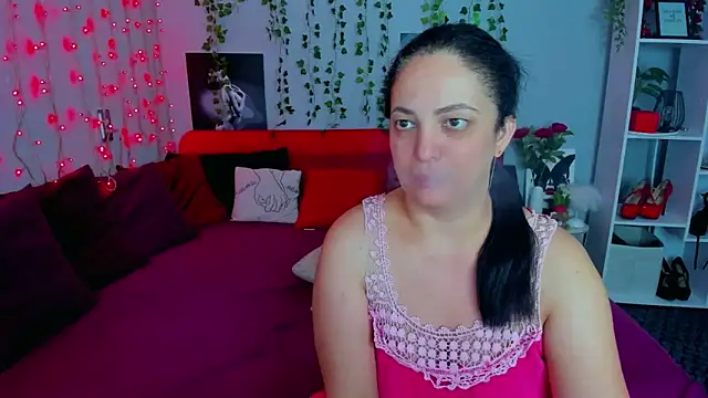 Snapshot of DarlingMilf chatting on 09-24-25, 06:11 DarlingMilf online show from 09-24-25, 06:11