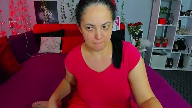 Snapshot of DarlingMilf chatting on 10-11-25, 06:06 DarlingMilf online show from 10-11-25, 06:06