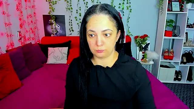 Snapshot of DarlingMilf chatting on 10-15-25, 06:19 DarlingMilf online show from 10-15-25, 06:19