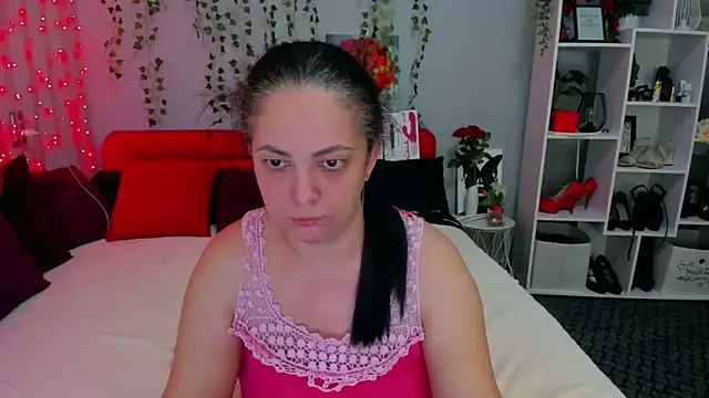 Snapshot of DarlingMilf chatting on 12-19-25, 08:16 DarlingMilf online show from 12-19-25, 08:16