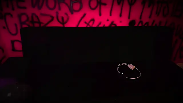 Laura takint online show from 02-26-25, 04:03